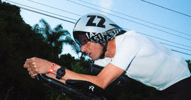 How does gel intake strategy change when racing in the heat?